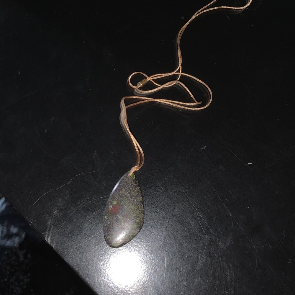 Necklace (crystal)